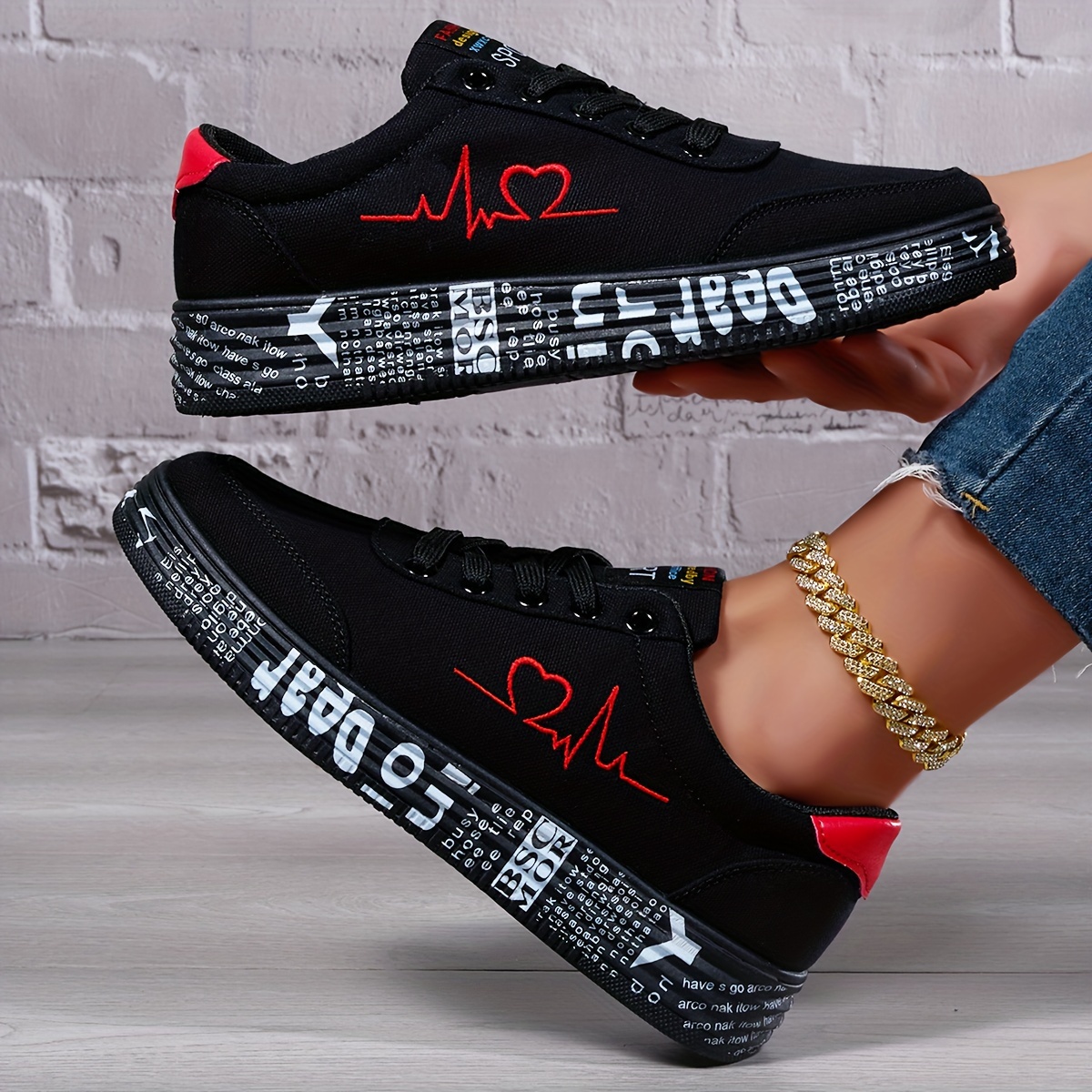 Women s Heart Pattern Canvas Shoes Casual Lace Outdoor Shoes details 7